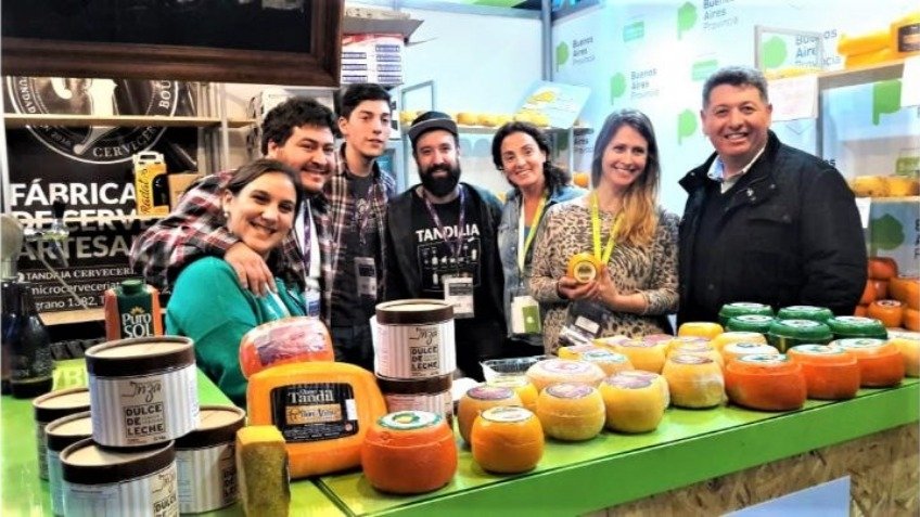 Los quesos de Tandil se promocionan en ferias y muestras gastronómicas mientras buscan su marca de origen.